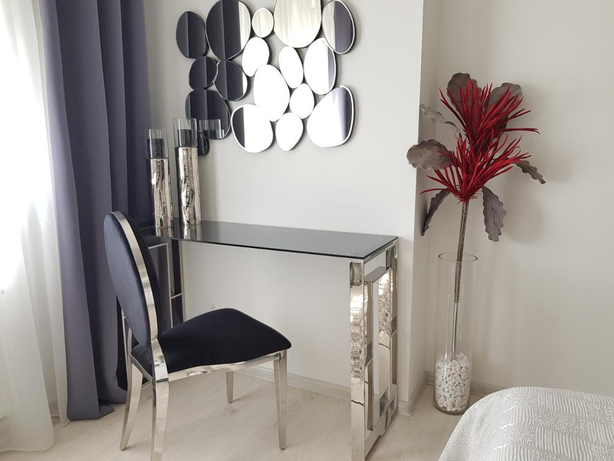 Apartment Alonisos Lux Braşov Esterno foto
